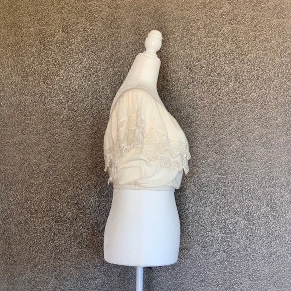 💫✨Off Shoulder Crop Top with Lace Crochet✨💫 - Picture 2 of 4